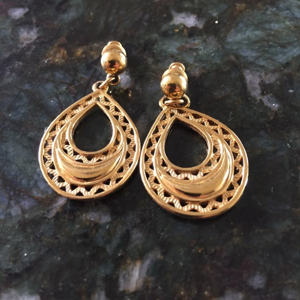 gold earrings